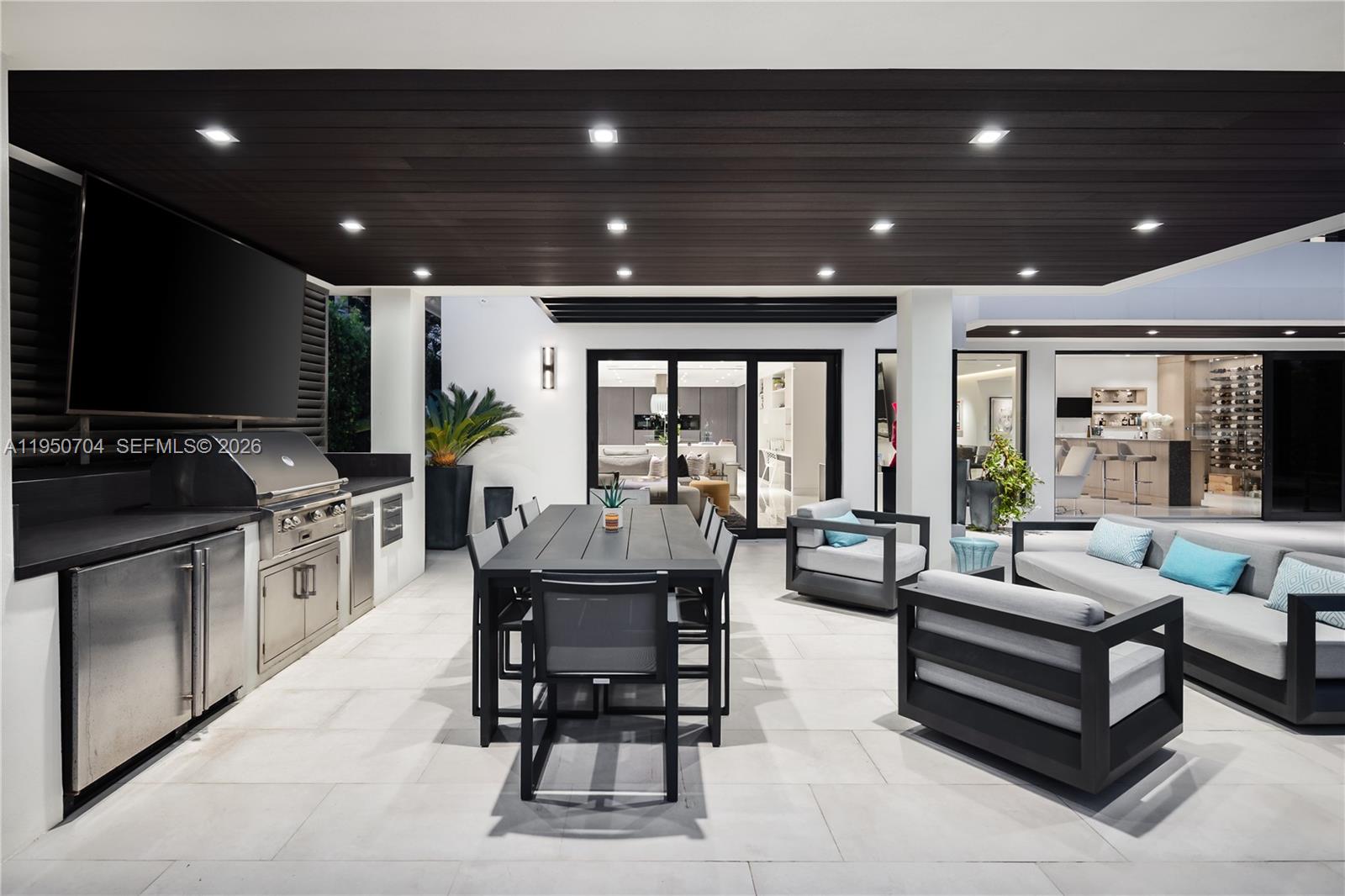 2370 Bayview Ln North Miami, FL 33181