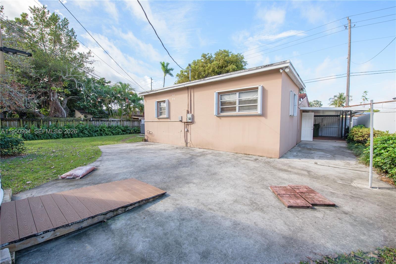 5431 W 2nd Ave Hialeah, FL 33012