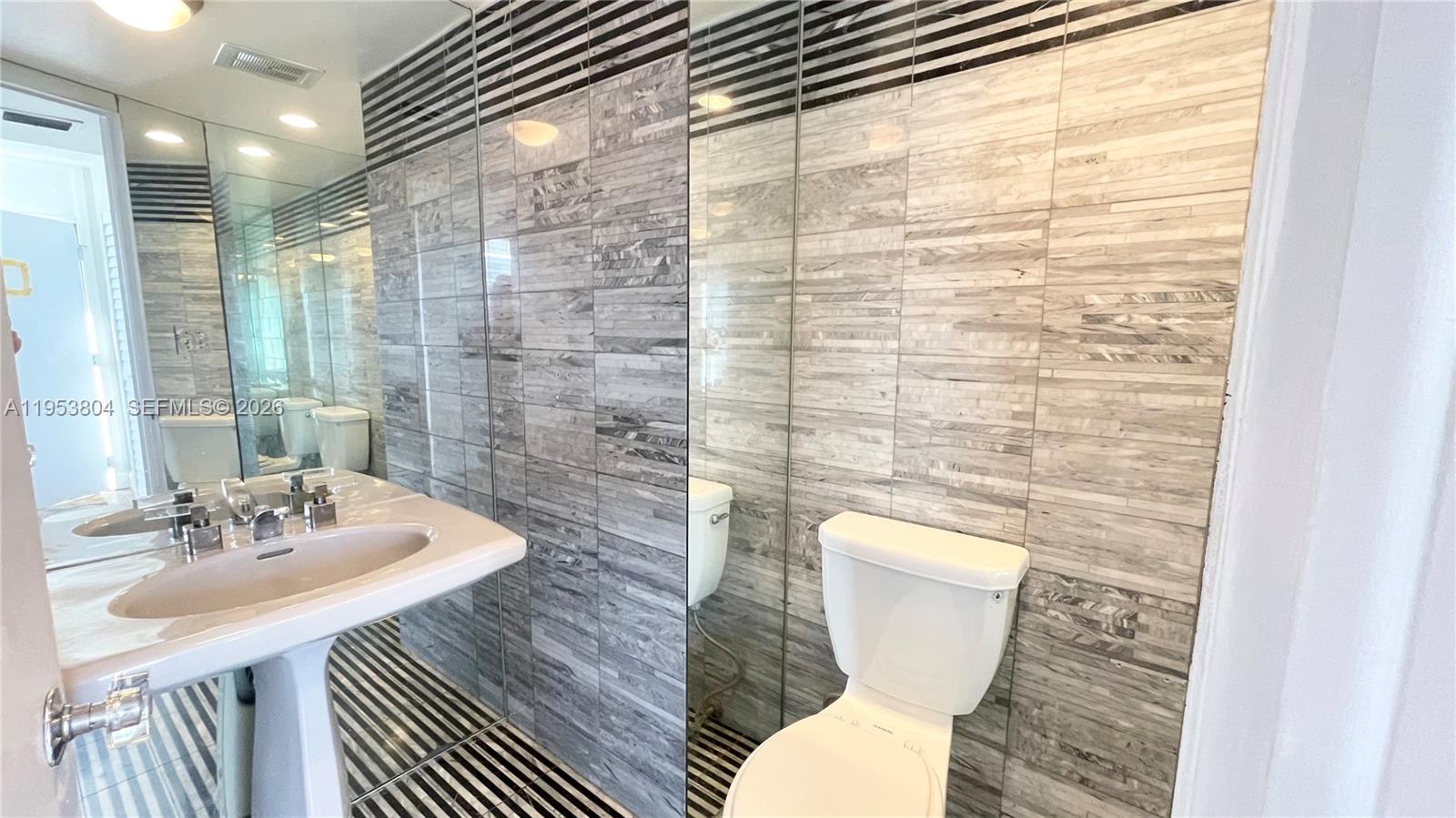 3703 NE 166th St #602 North Miami Beach, FL 33160