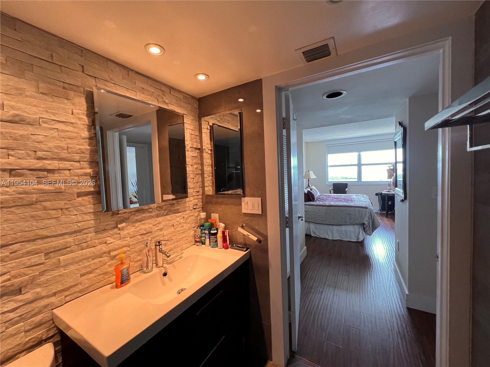 90 Alton Rd #2110 Miami Beach, FL 33139