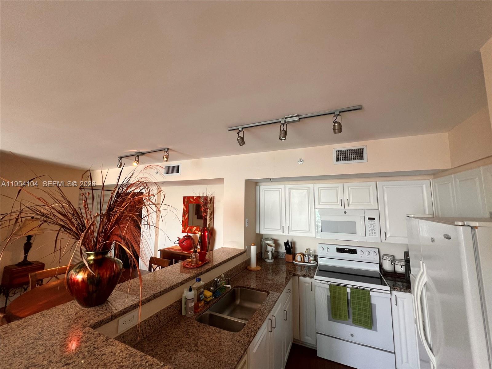 90 Alton Rd #2110 Miami Beach, FL 33139