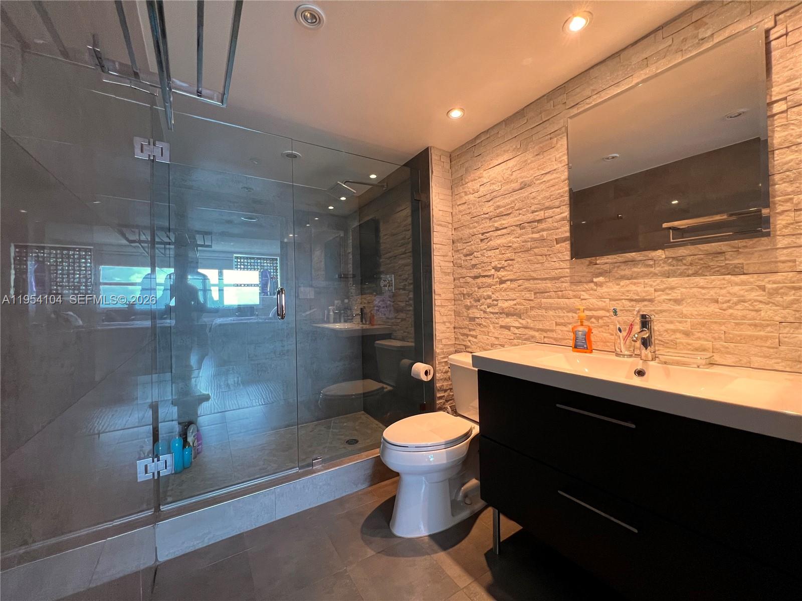 90 Alton Rd #2110 Miami Beach, FL 33139