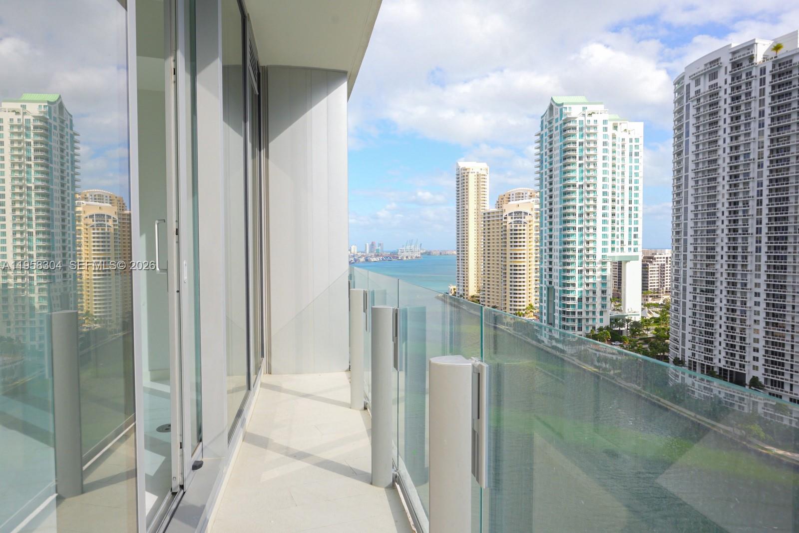 image Aston Martin Residences25