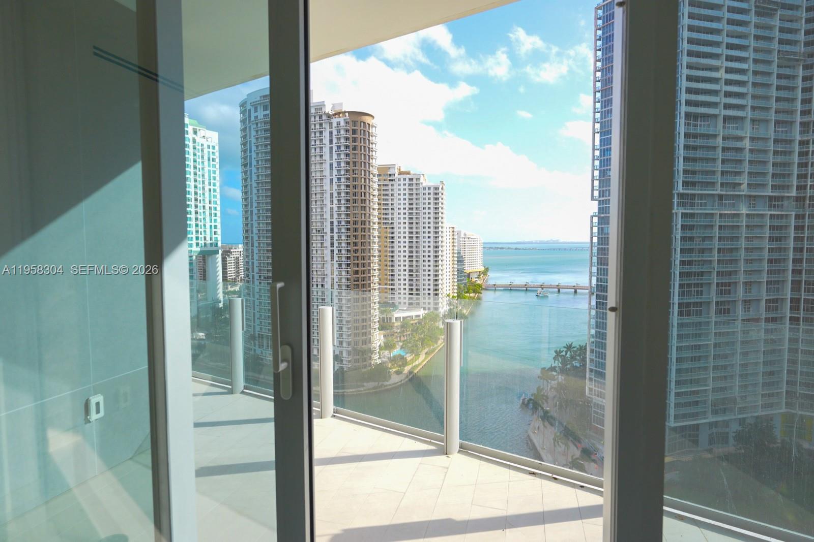 image Aston Martin Residences29