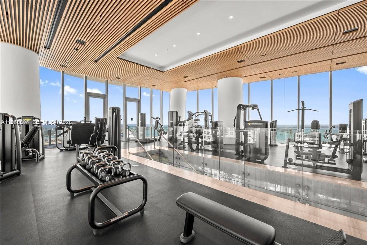 image Aston Martin Residences38