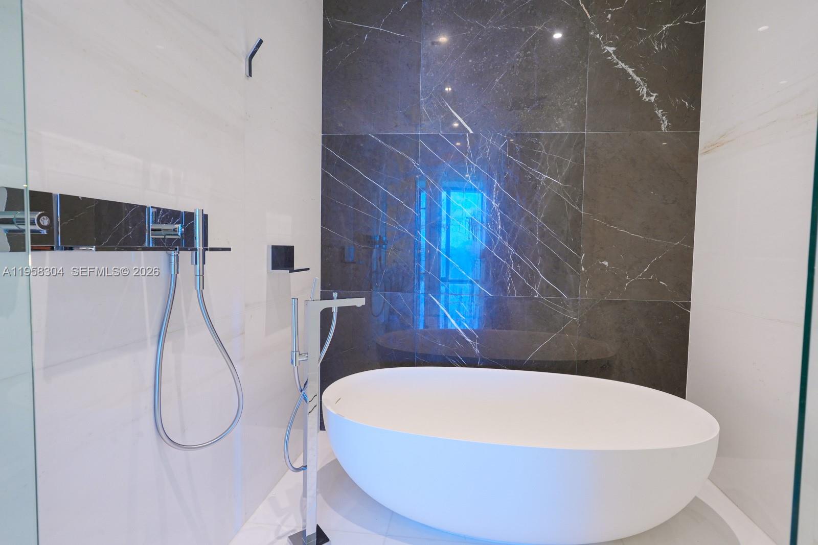 image Aston Martin Residences6