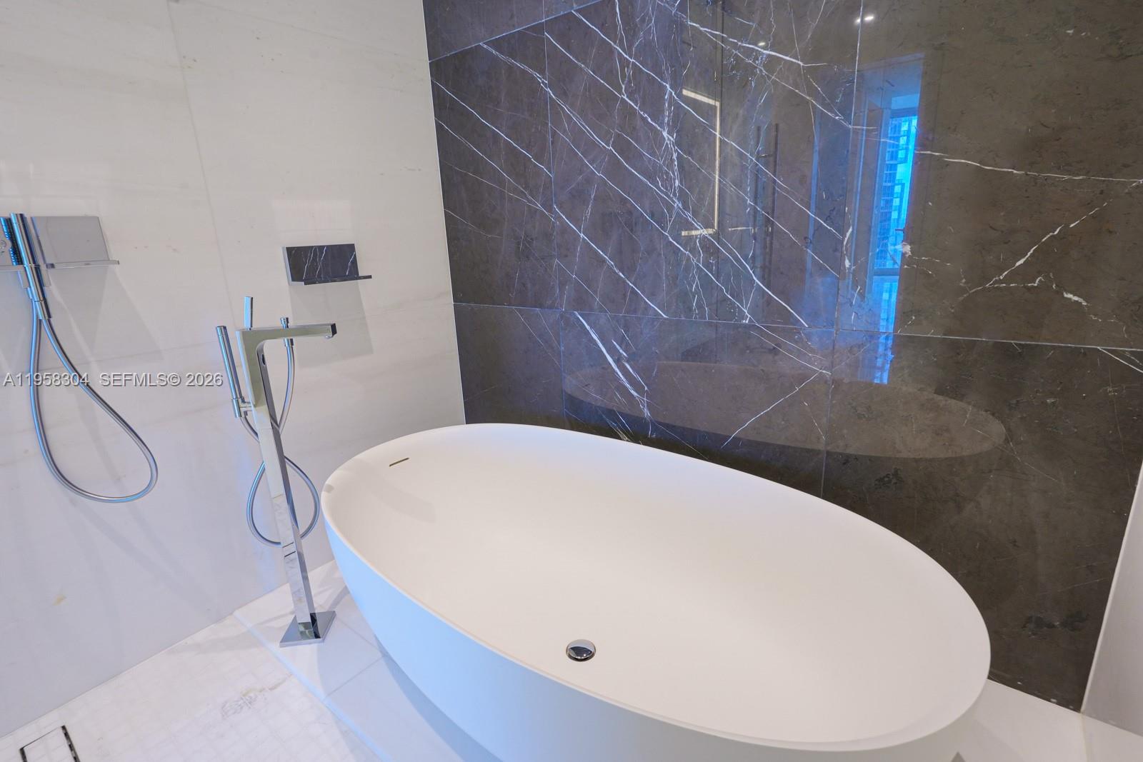 image Aston Martin Residences7