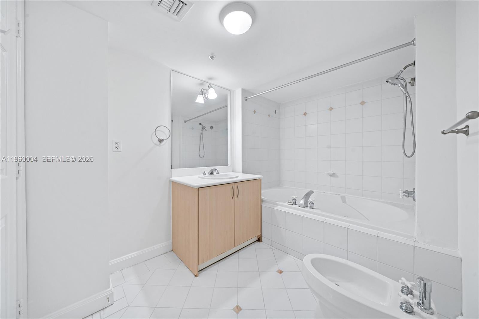 2951 S Bayshore Dr #PH-3 Miami, FL 33133