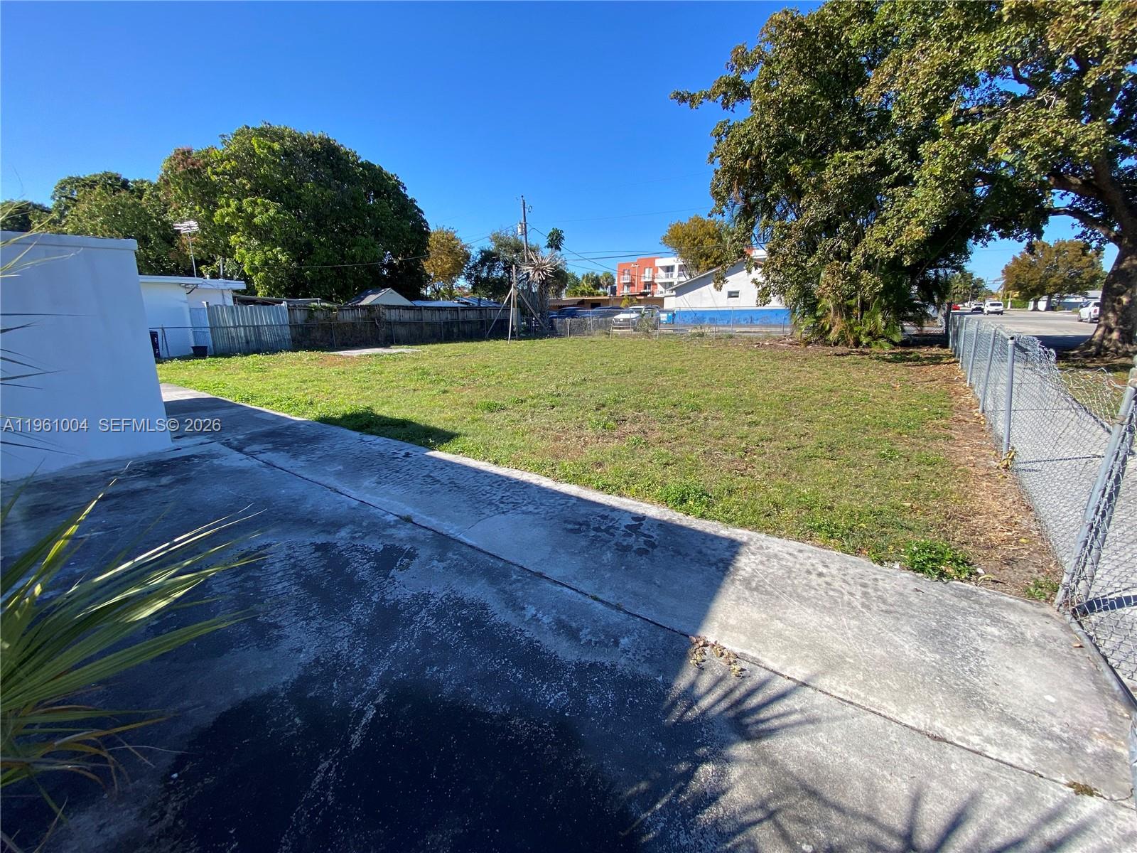 691 E 48th St Hialeah, FL 33013