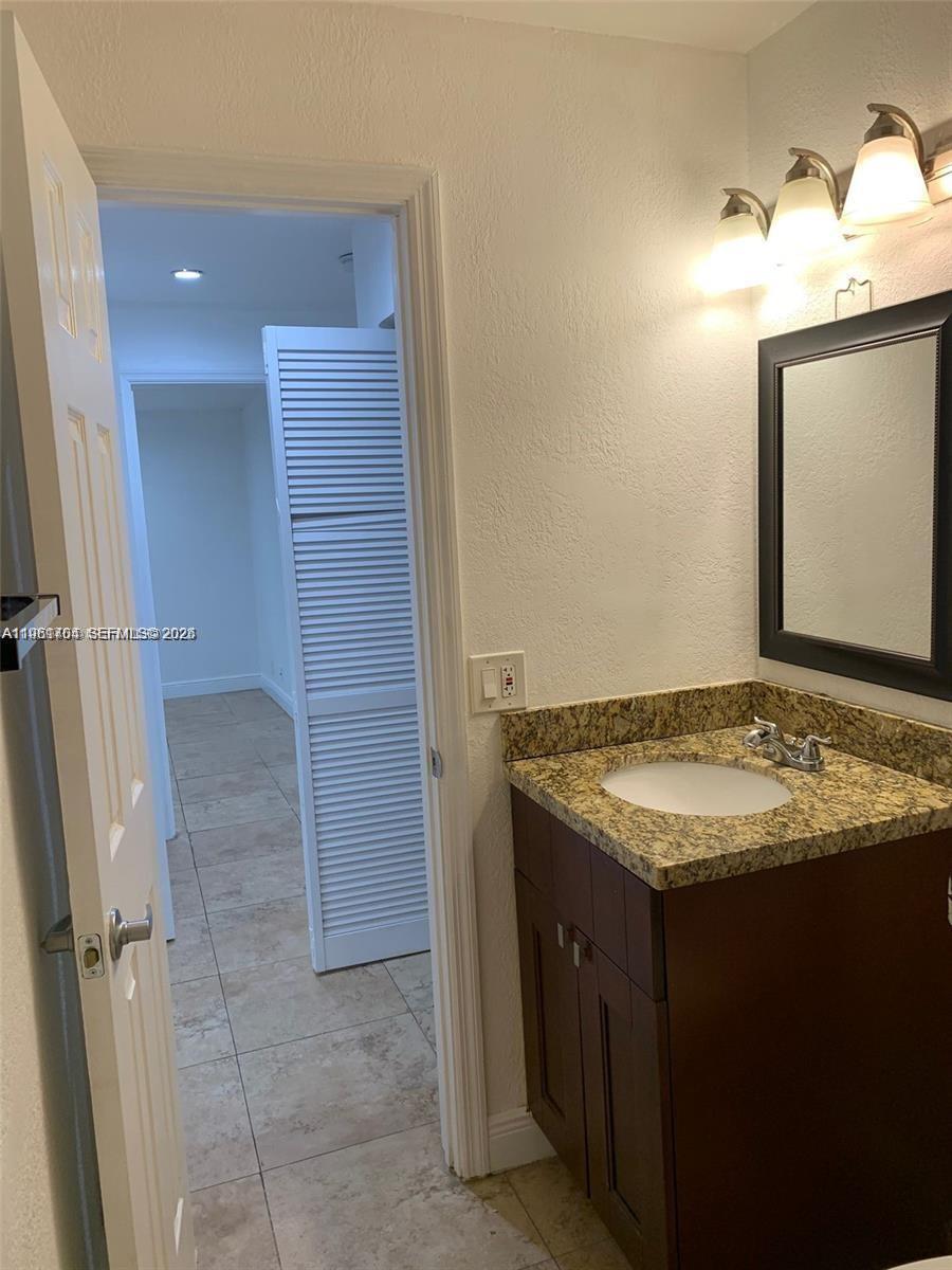 8704 NW 38th Dr Coral Springs, FL 33065