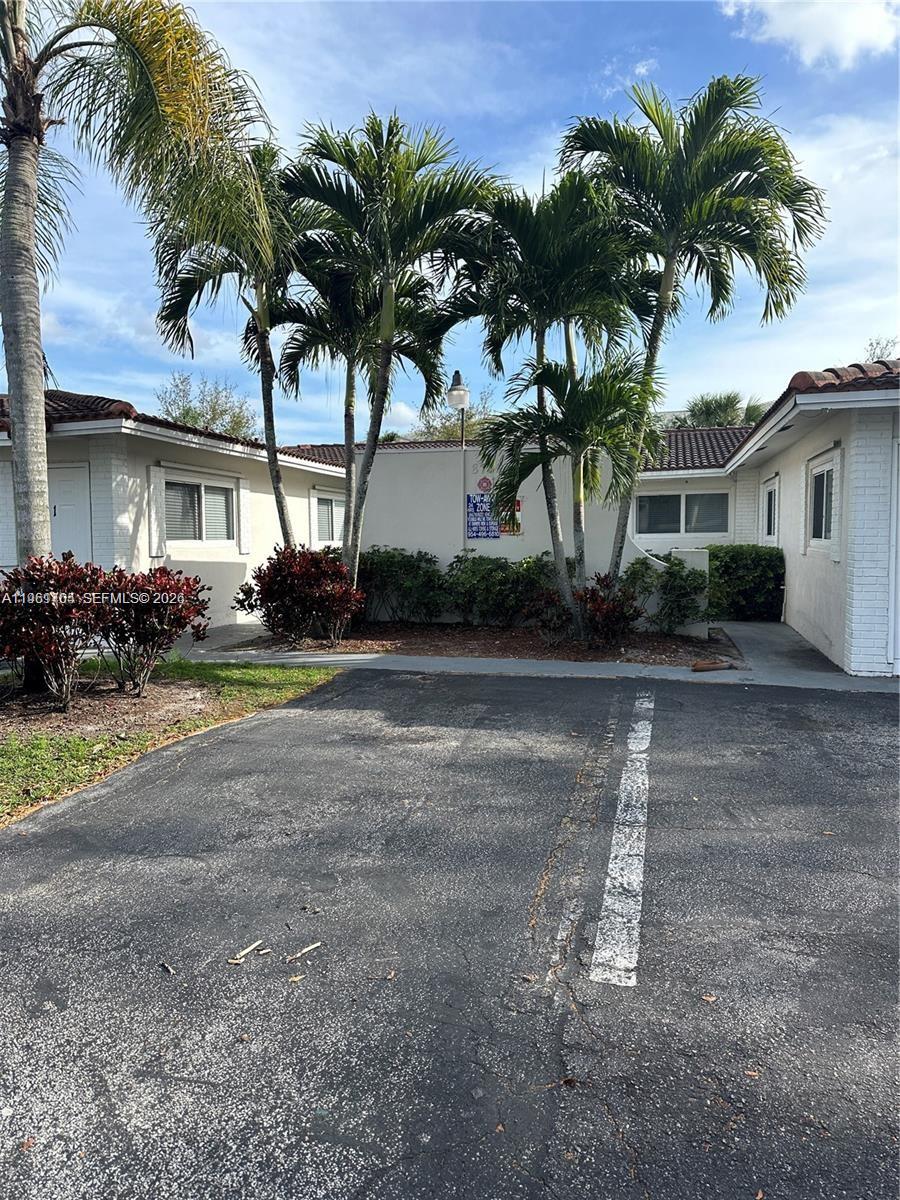 8704 NW 38th Dr Coral Springs, FL 33065