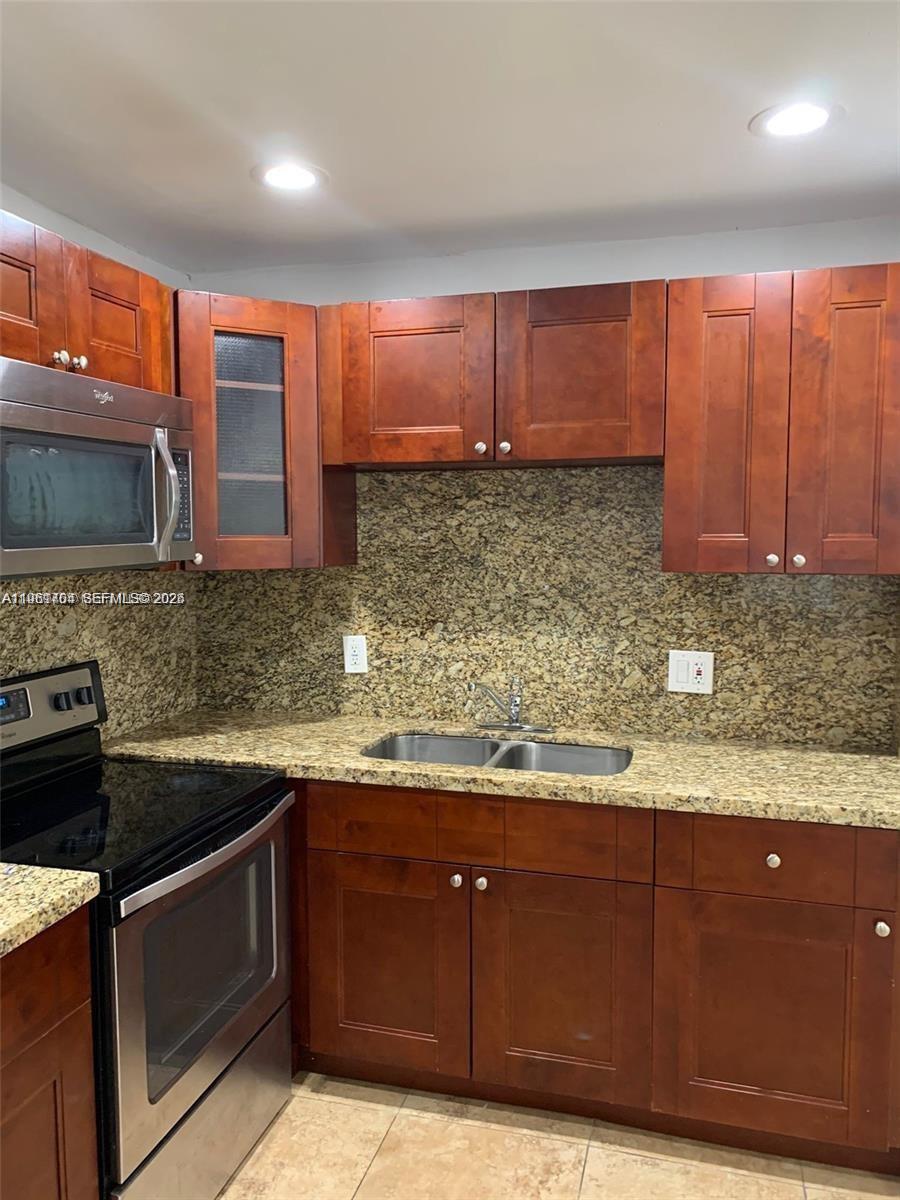 8704 NW 38th Dr Coral Springs, FL 33065