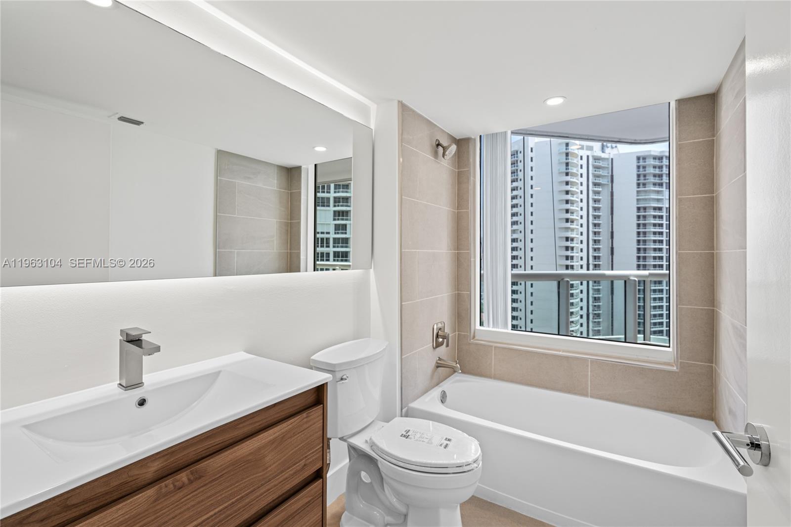 21055 Yacht Clb Dr #1903 Aventura, FL 33180