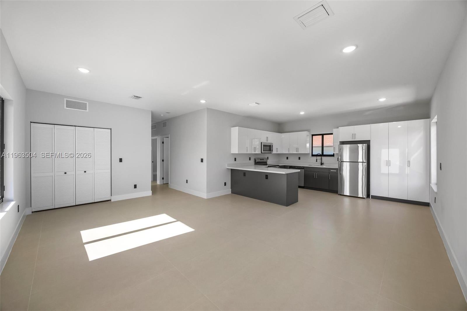 601 NW 3rd Ave Hallandale Beach, FL 33009