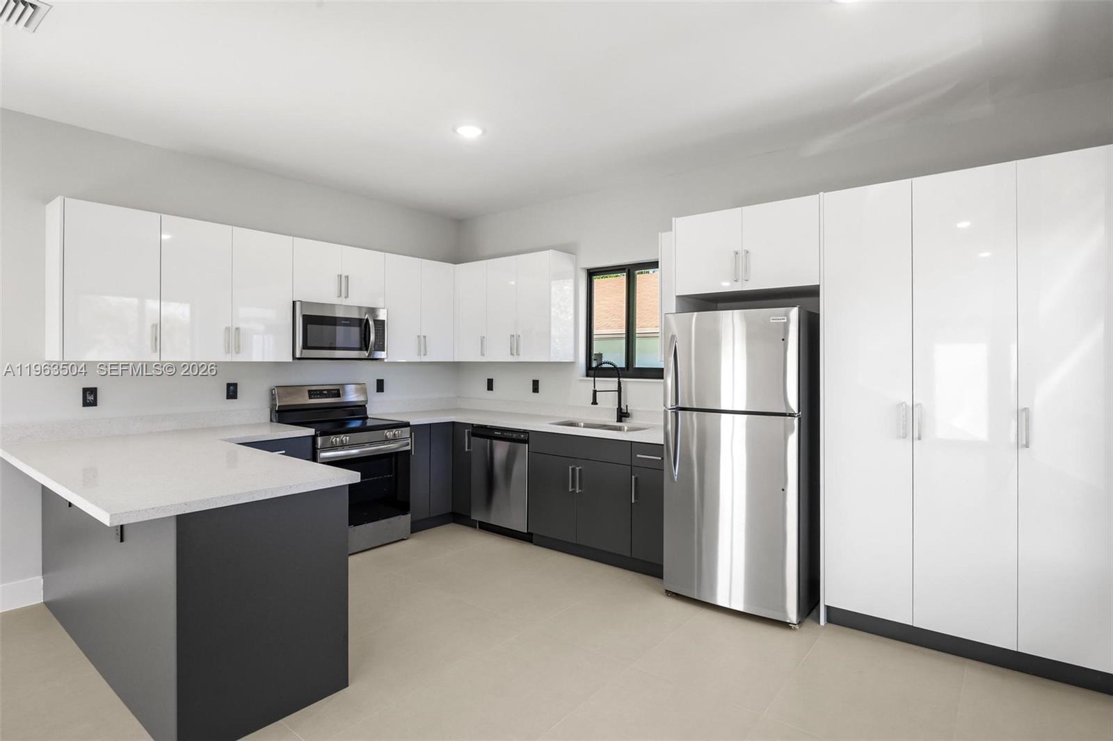 601 NW 3rd Ave Hallandale Beach, FL 33009