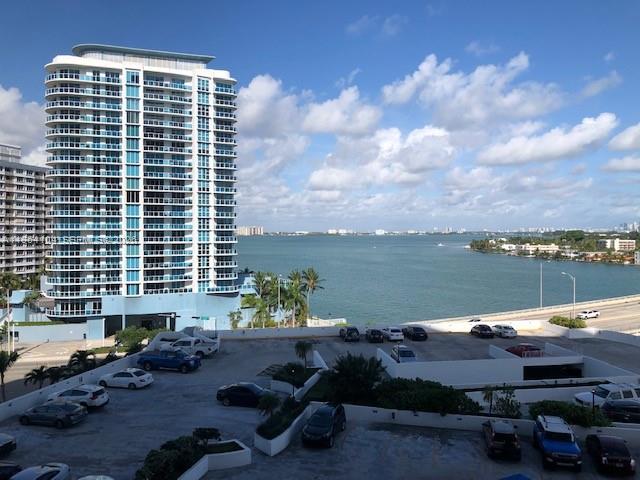 7601 E Treasure Dr #915