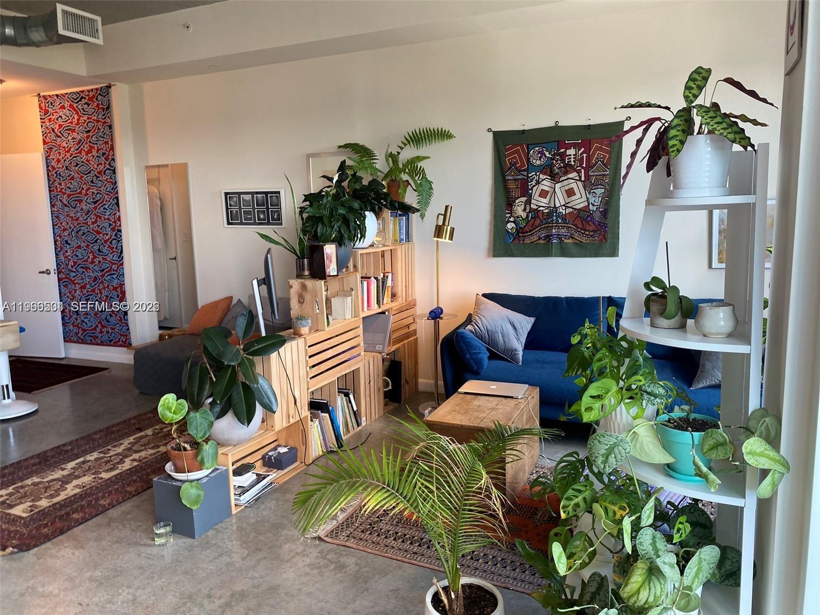 10 SW South Riv Dr #909 Miami, FL 33130