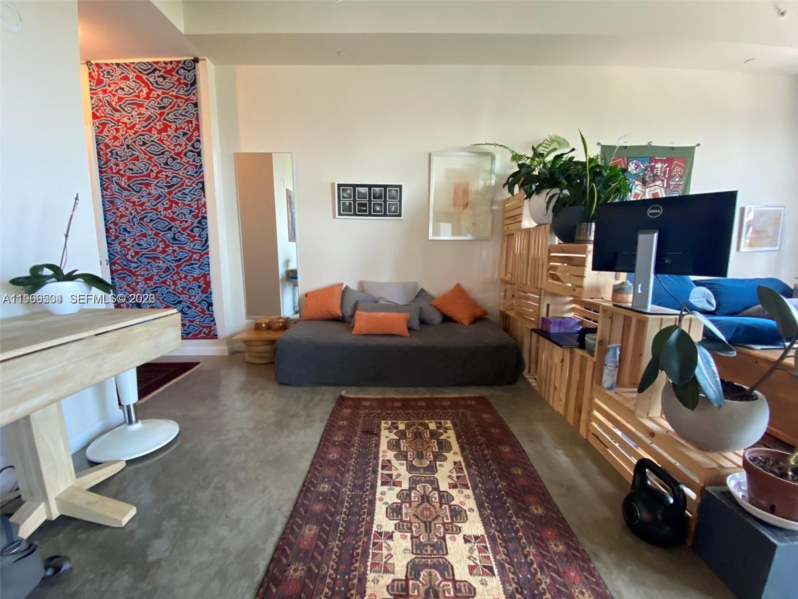 10 SW South Riv Dr #909 Miami, FL 33130