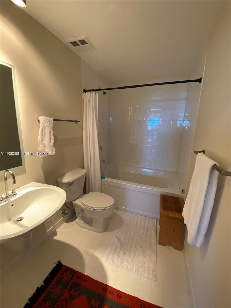 10 SW South Riv Dr #909 Miami, FL 33130