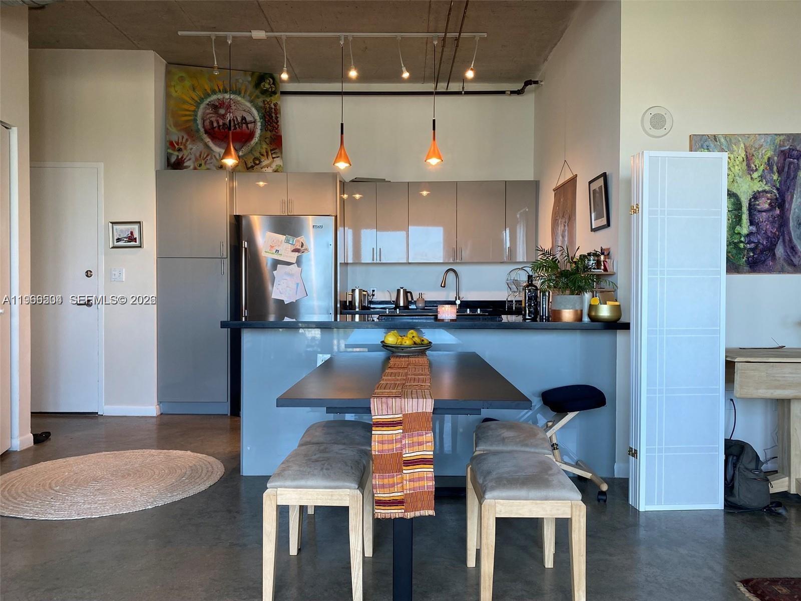 10 SW South Riv Dr #909 Miami, FL 33130