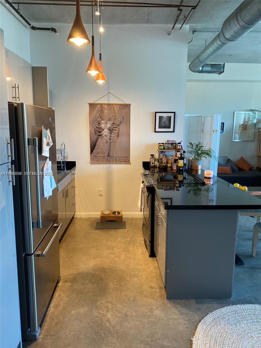 10 SW South Riv Dr #909 Miami, FL 33130