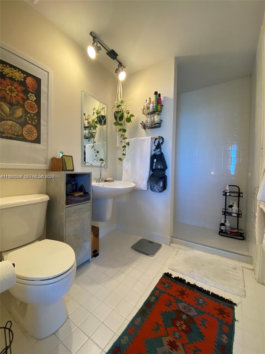 10 SW South Riv Dr #909 Miami, FL 33130