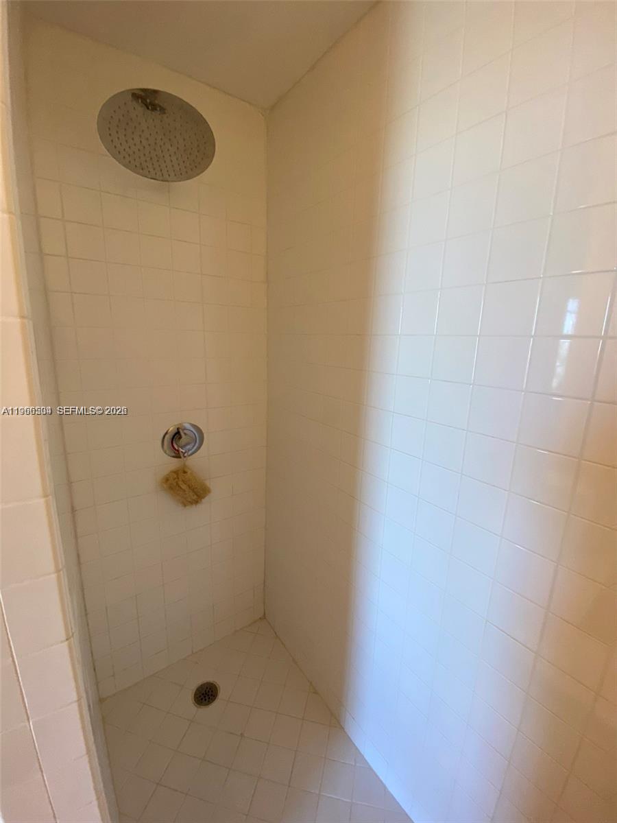 10 SW South Riv Dr #909 Miami, FL 33130