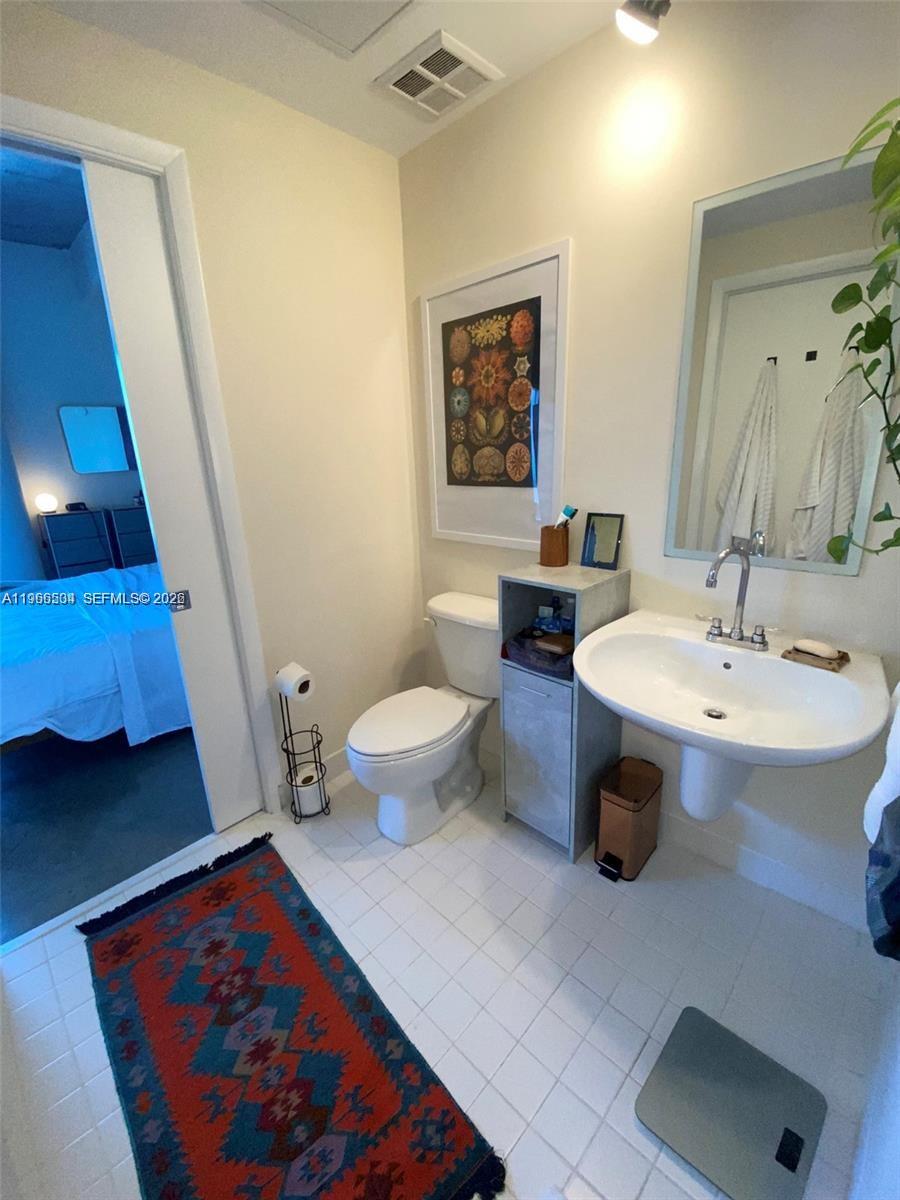 10 SW South Riv Dr #909 Miami, FL 33130