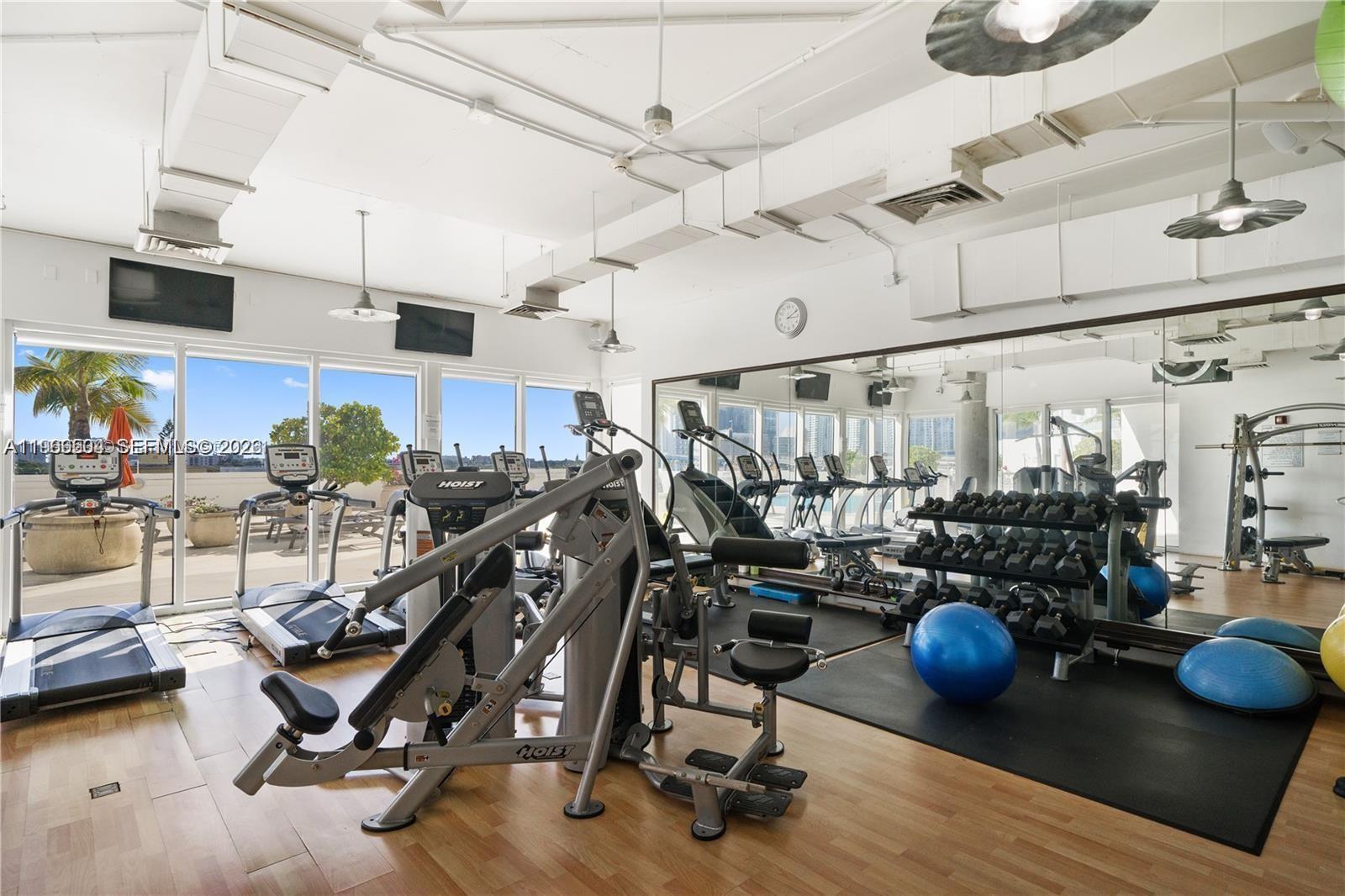 10 SW South Riv Dr #909 Miami, FL 33130