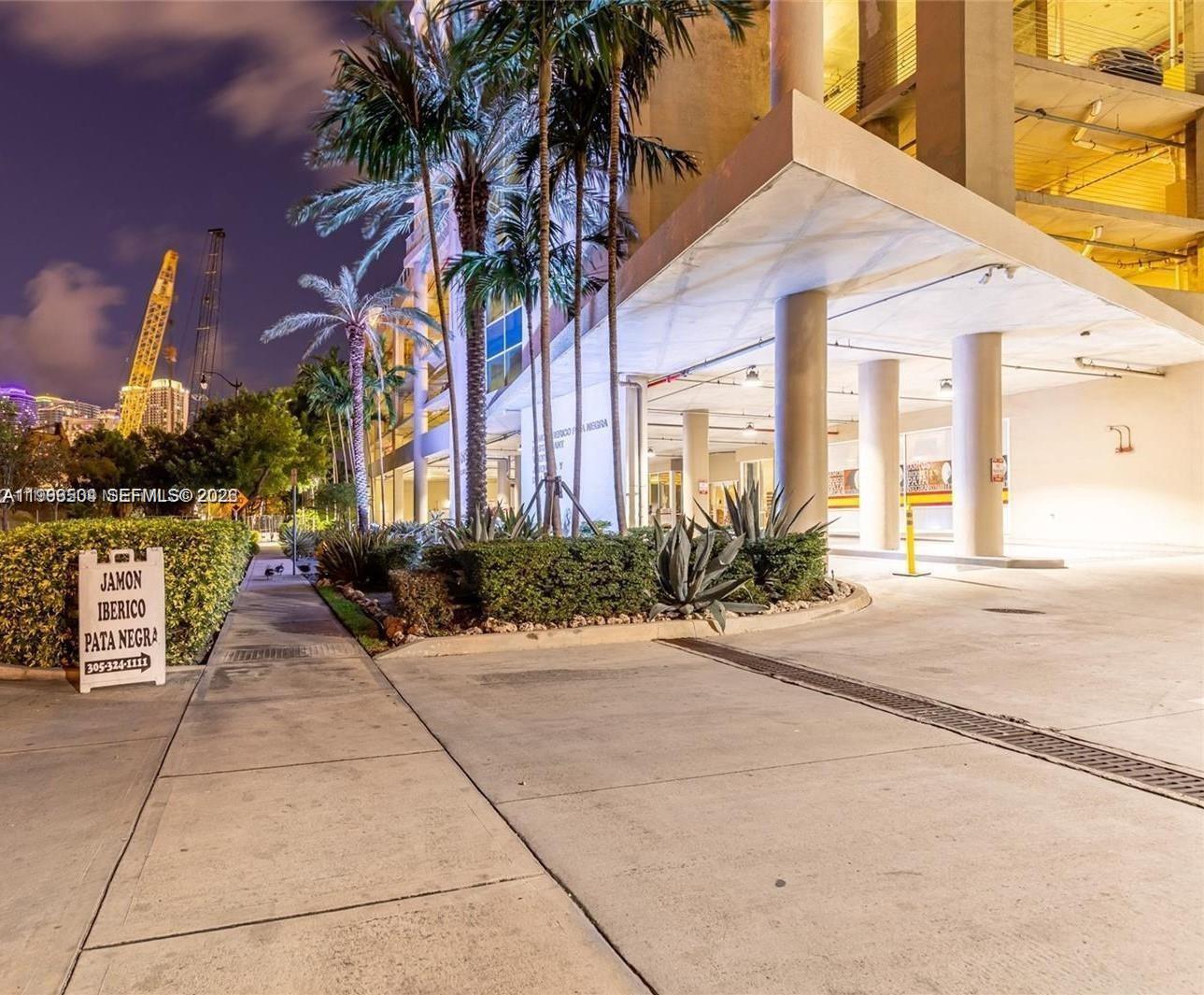 10 SW South Riv Dr #909 Miami, FL 33130