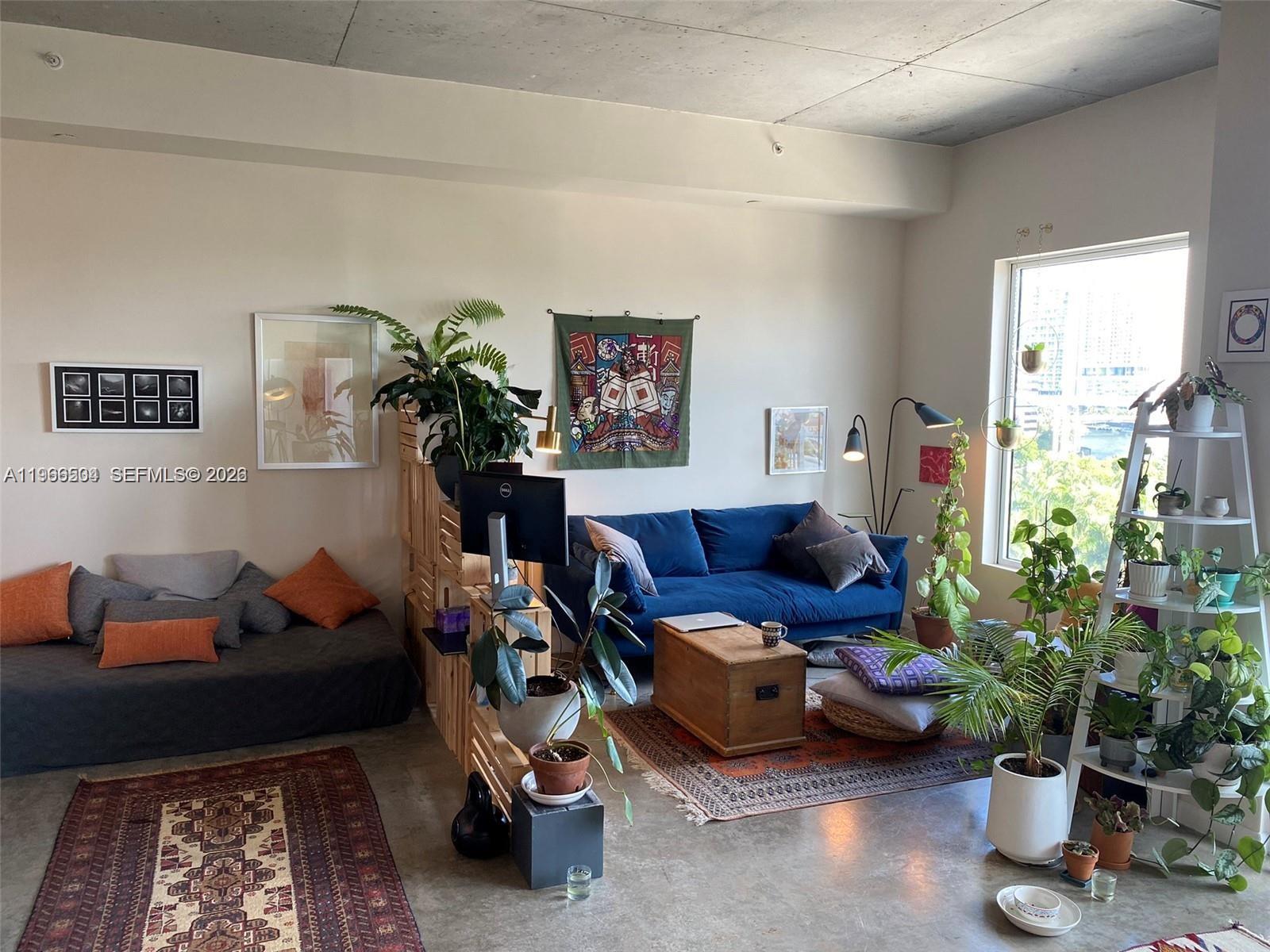 10 SW South Riv Dr #909 Miami, FL 33130