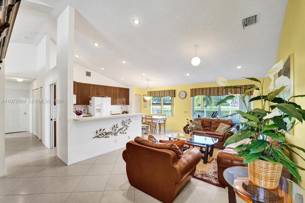 3151 Overlook Rd Davie, FL 33328