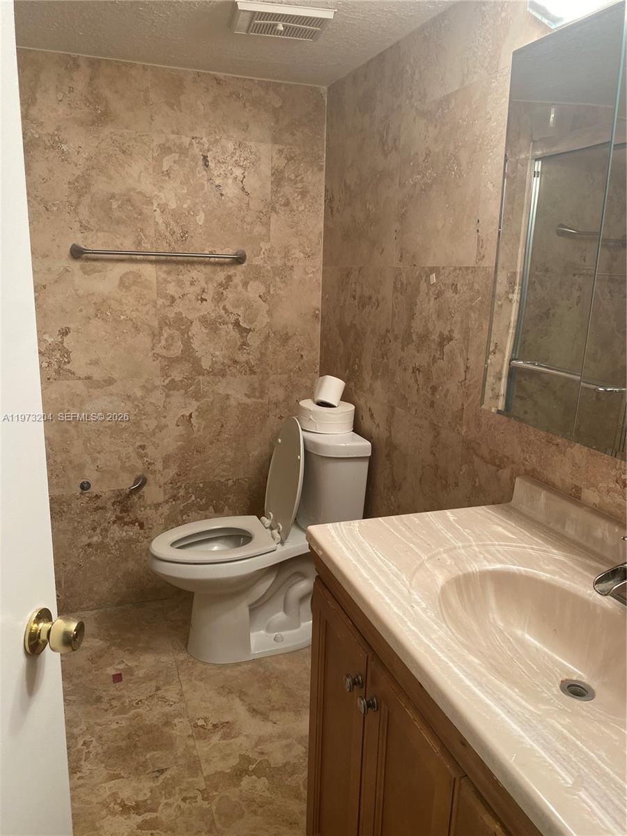 706 Gardens Dr #101 Pompano Beach, FL 33069