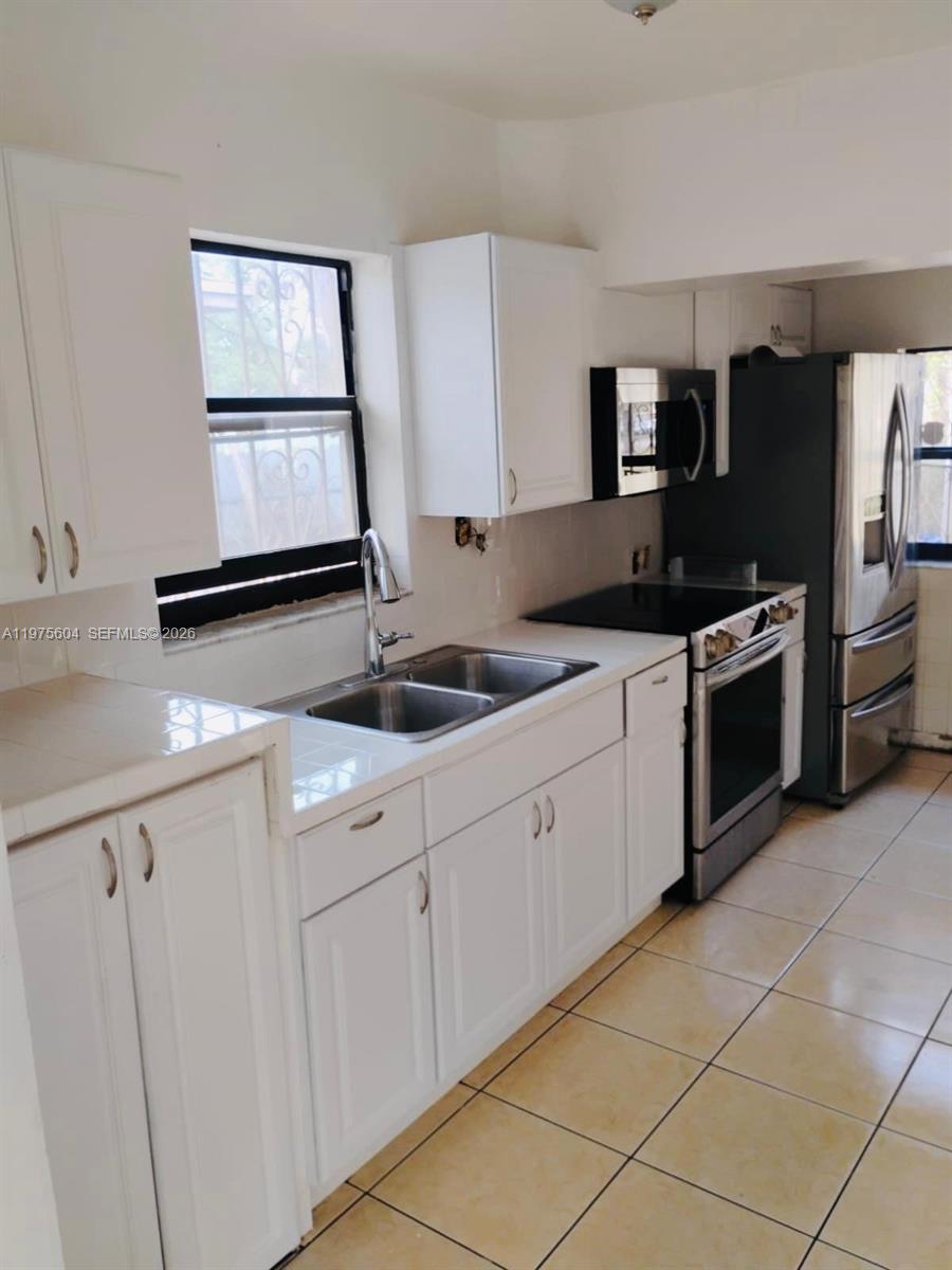 1590 NE 161st St North Miami Beach, FL 33162