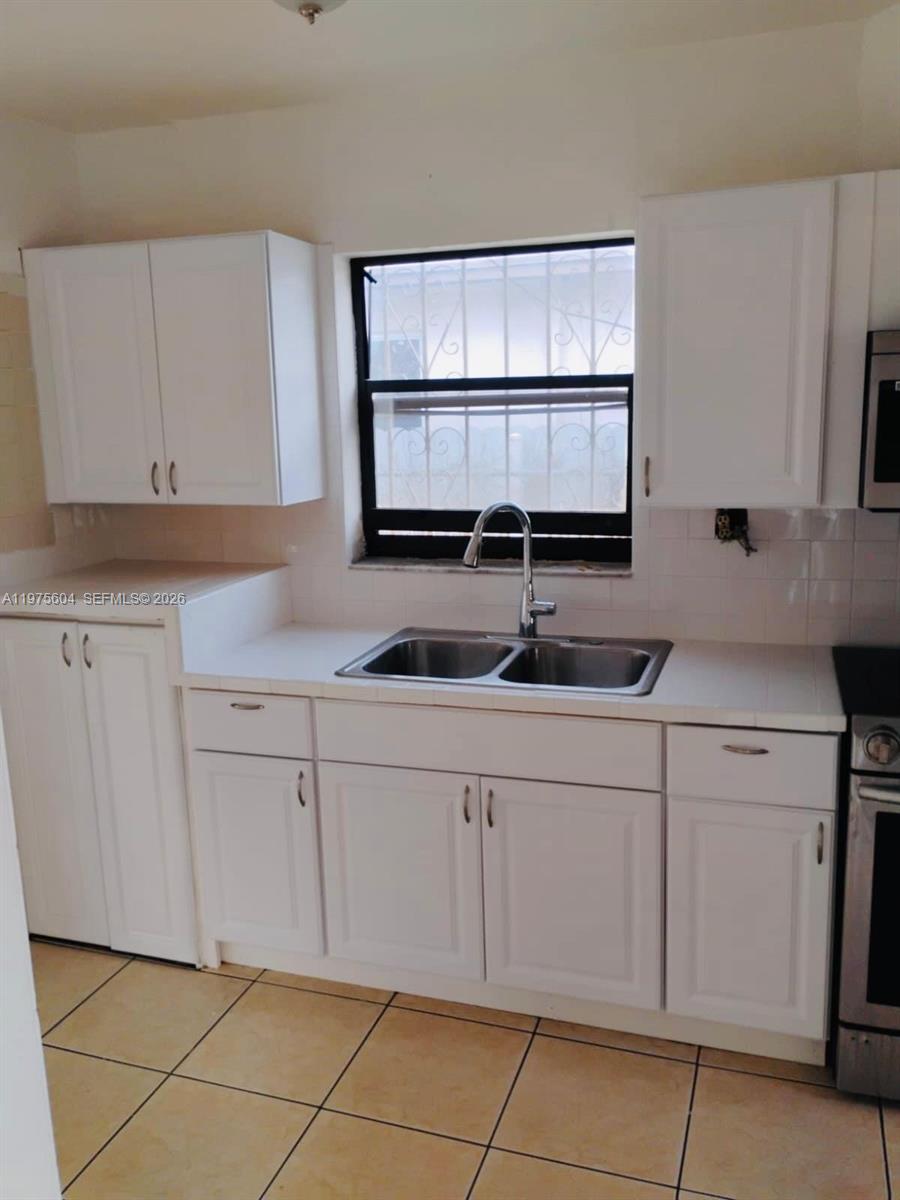 1590 NE 161st St North Miami Beach, FL 33162