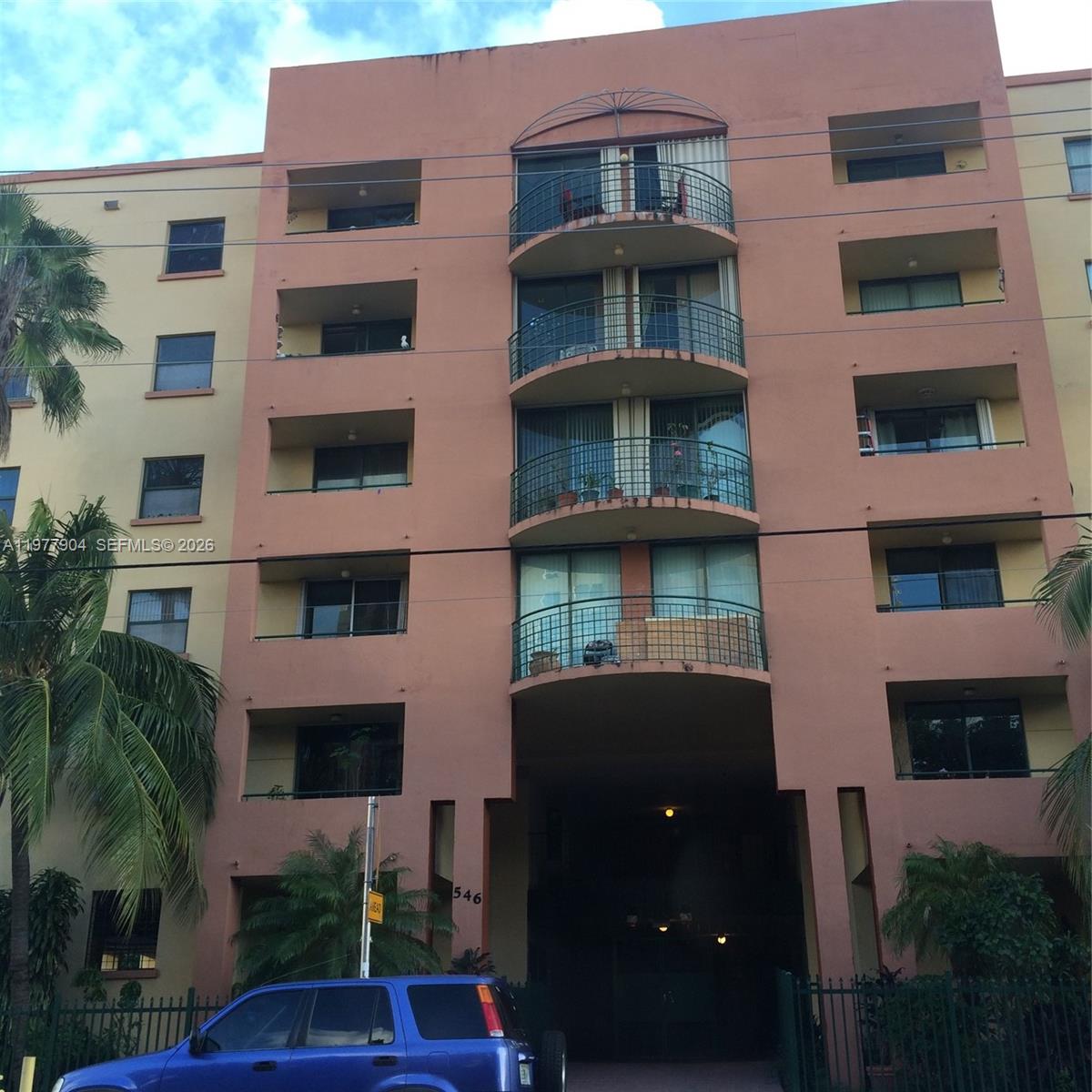 546 SW 1st St #404 Miami, FL 33130