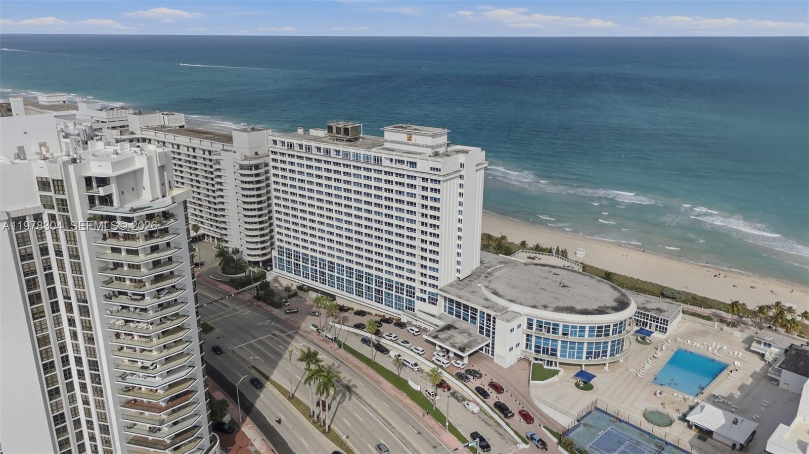 5445 Collins Ave #L6 & CU2A