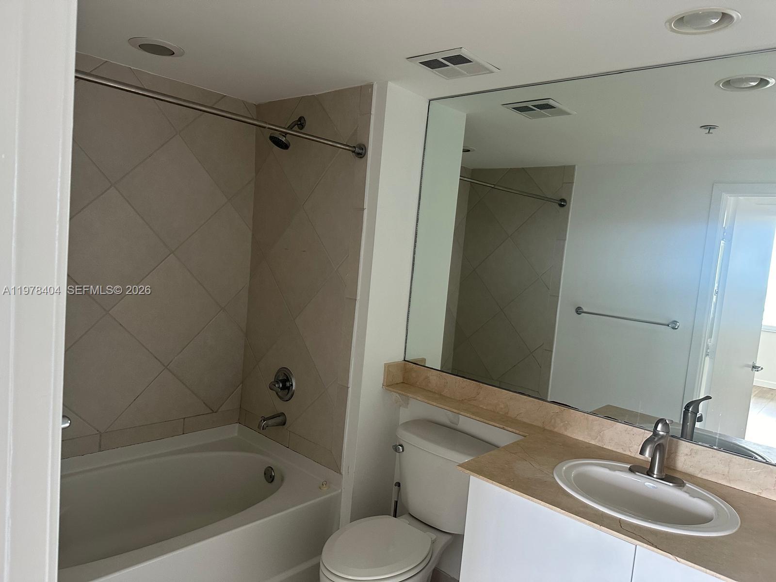 325 S Biscayne Bl #4324 Miami, FL 33131