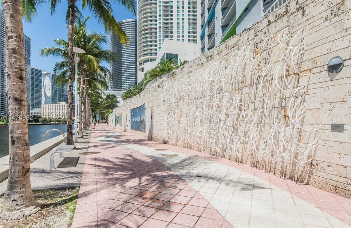 325 S Biscayne Bl #4324 Miami, FL 33131