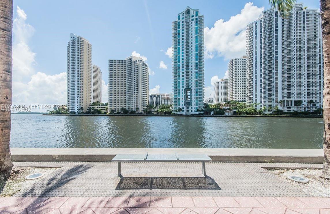 325 S Biscayne Bl #4324 Miami, FL 33131