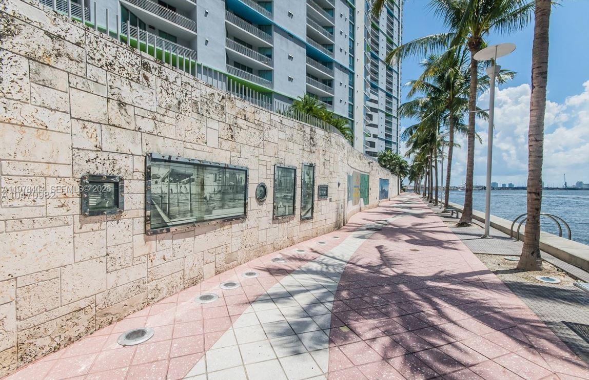 325 S Biscayne Bl #4324 Miami, FL 33131