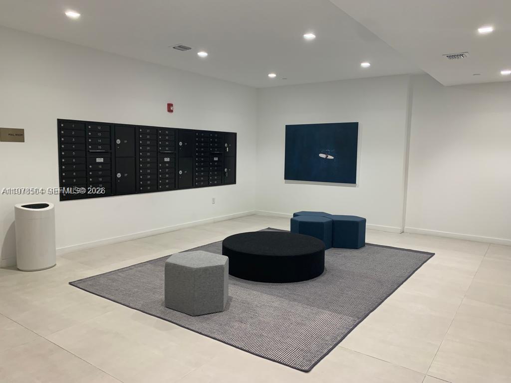 13800 Highland Dr #403 North Miami Beach, FL 33181