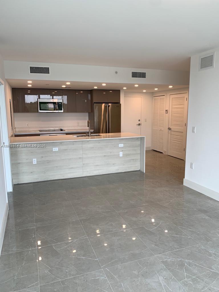 13800 Highland Dr #403 North Miami Beach, FL 33181