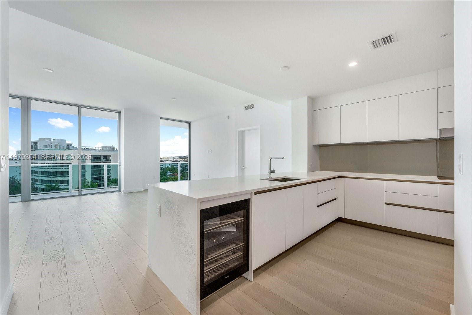 9201 E Bay Hbr Dr #710 Bay Harbor Islands, FL 33154