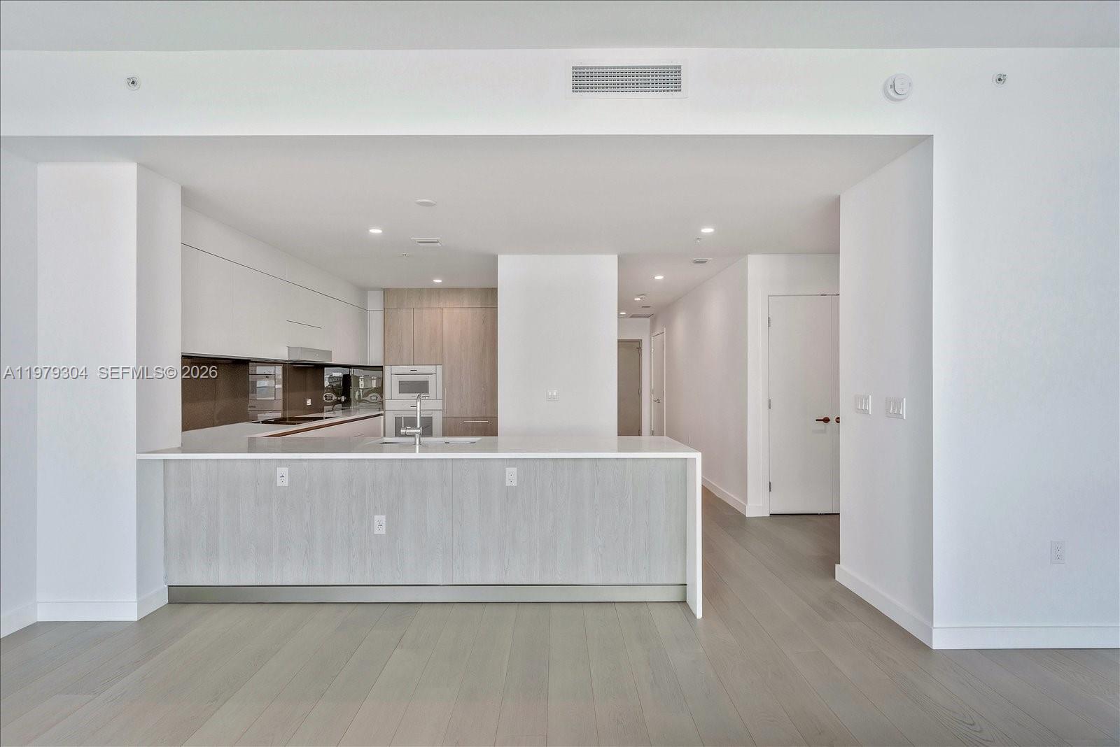 9201 E Bay Hbr Dr #710 Bay Harbor Islands, FL 33154