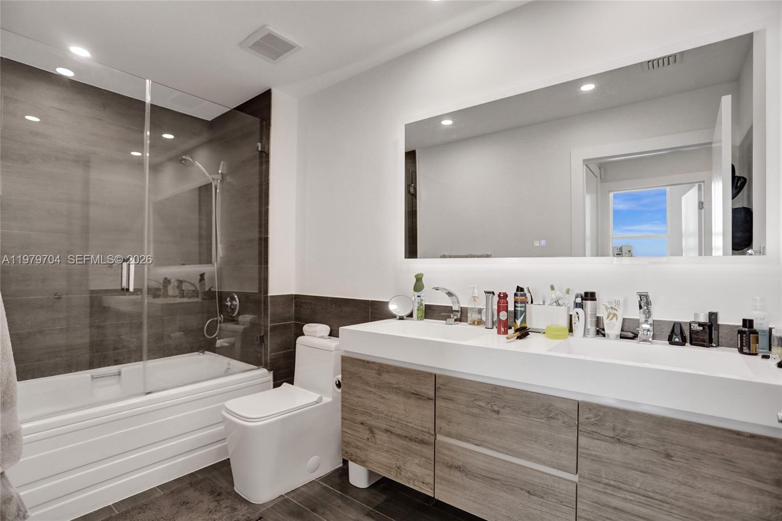 31 SE 5th St #4112 Miami, FL 33131