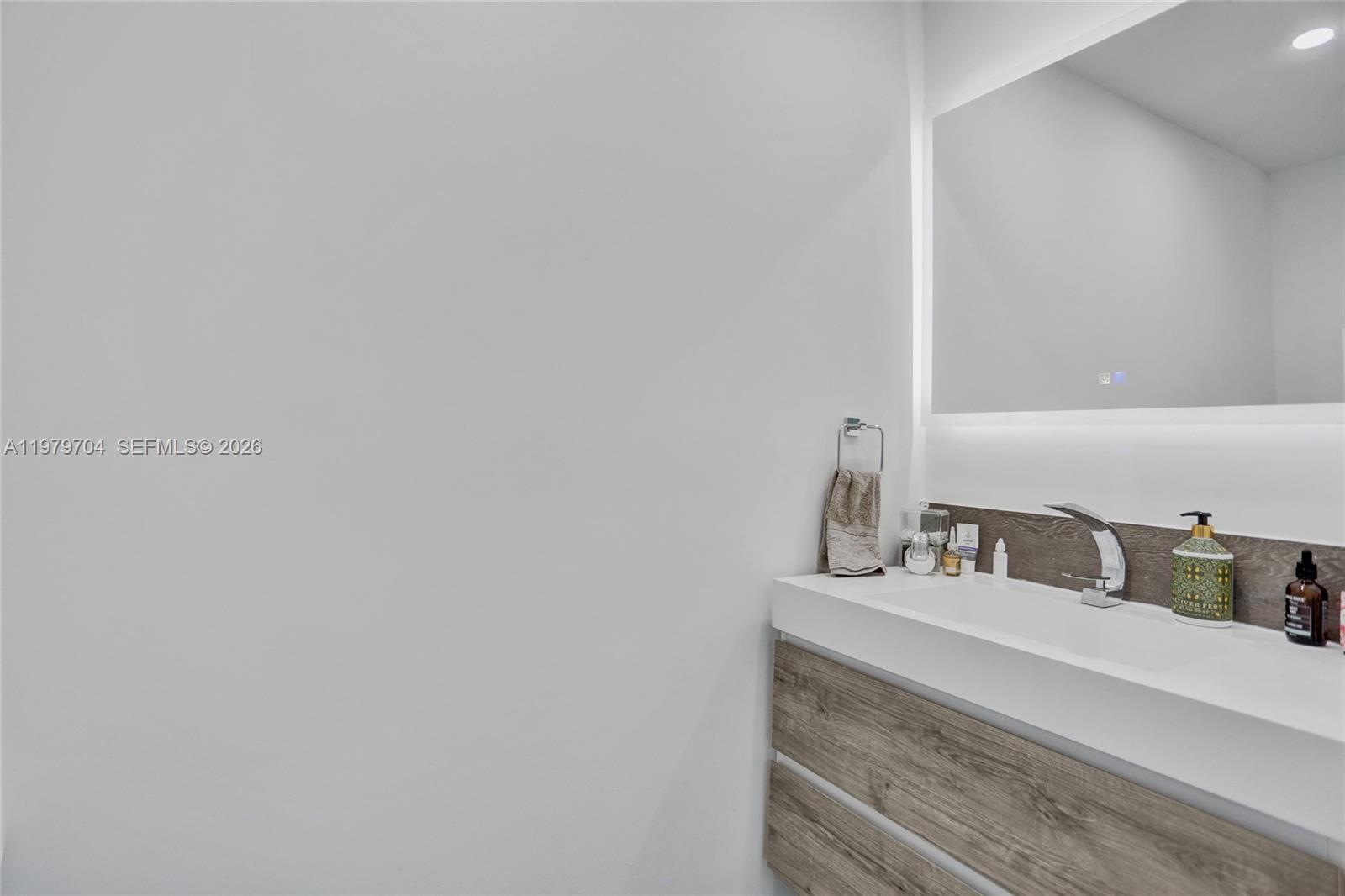 31 SE 5th St #4112 Miami, FL 33131