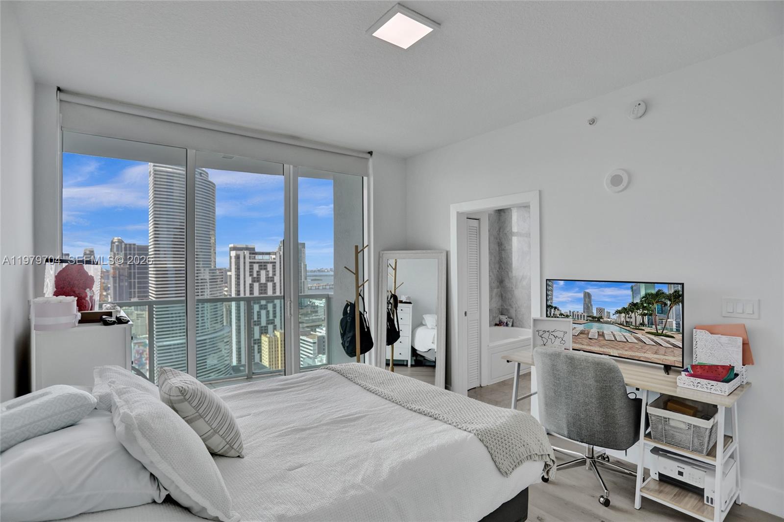 31 SE 5th St #4112 Miami, FL 33131