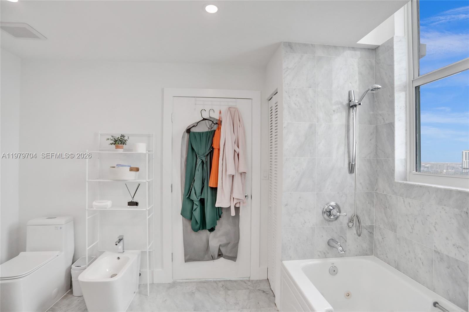 31 SE 5th St #4112 Miami, FL 33131