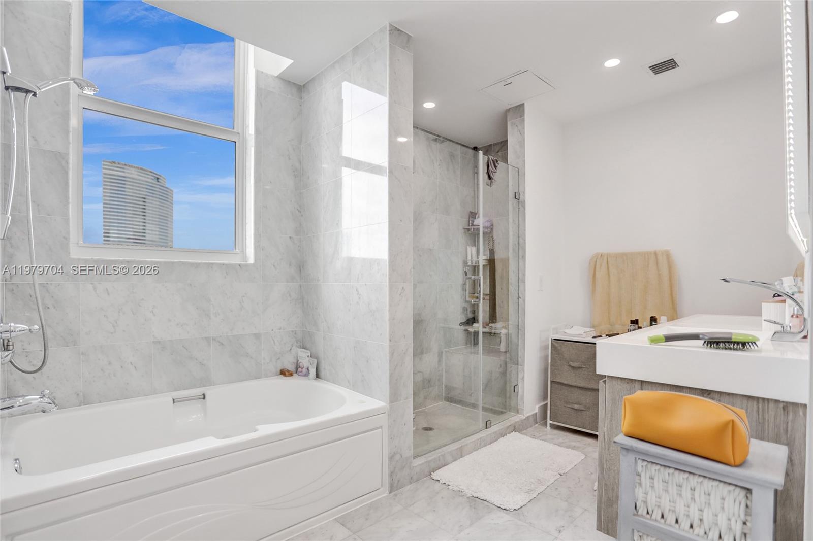 31 SE 5th St #4112 Miami, FL 33131